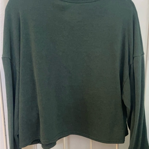 Emerald green mock neck cropped sweater - Picture 4 of 5